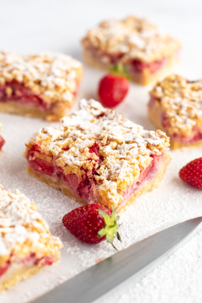 Strawberry Shortcake Bars – preparation step 1
