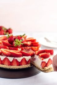 Strawberry couscous cheesecake