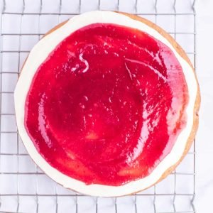 Raspberry mascarpone cake