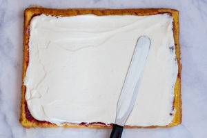 Raspberry Swiss Roll – preparation step 8