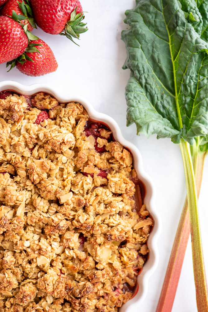 Strawberry & Rhubarb Crumble – preparation step 4