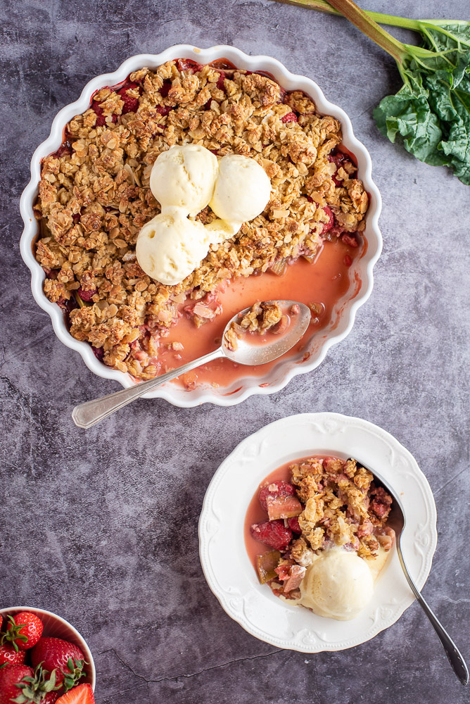 Strawberry & Rhubarb Crumble – preparation step 3