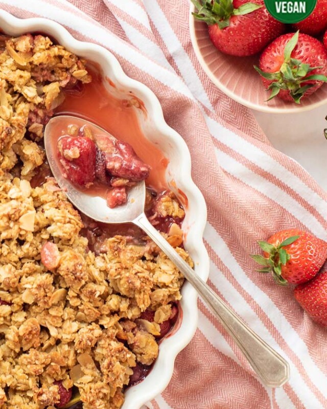 Strawberry & Rhubarb Crumble – preparation step 6