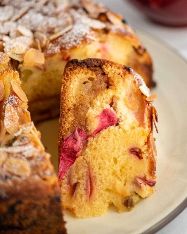 Rhubarb Marzipan Cake – preparation step 7