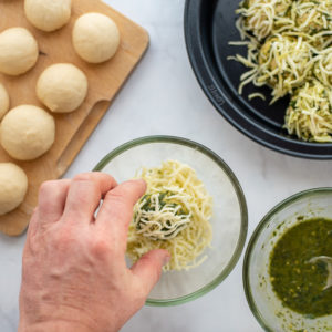 Cheesy Pesto Bread – preparation step 3