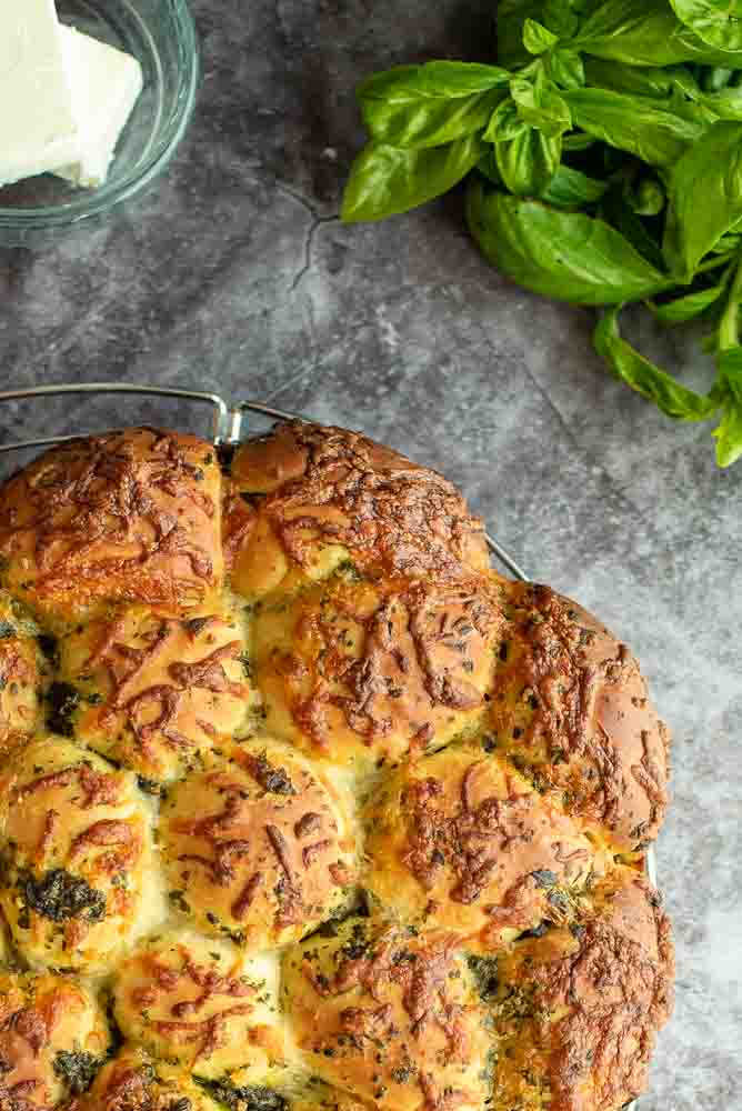 Cheesy Pesto Bread – preparation step 11