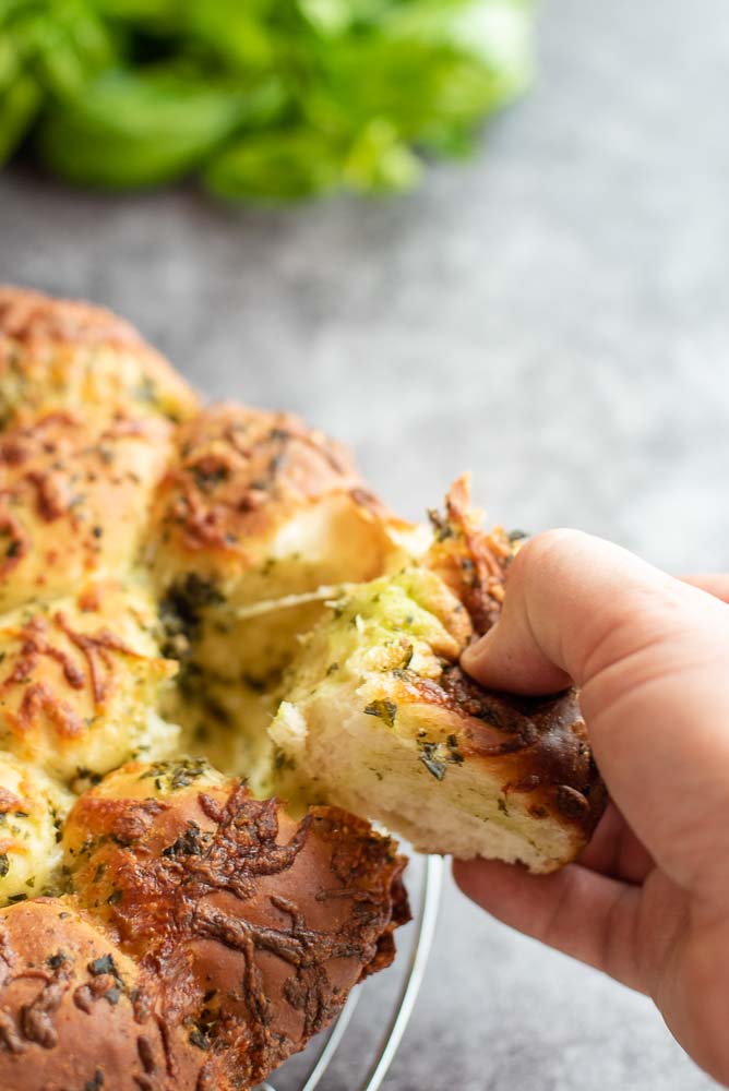 Cheesy Pesto Bread – preparation step 12