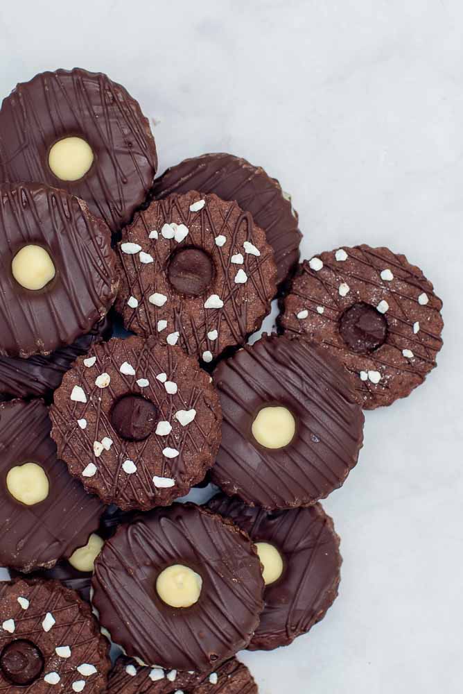 Chocolate Linzer Biscuits – preparation step 7