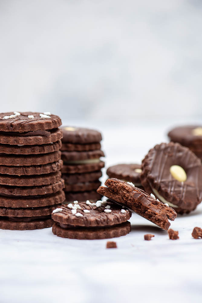 Chocolate Linzer Biscuits – preparation step 6