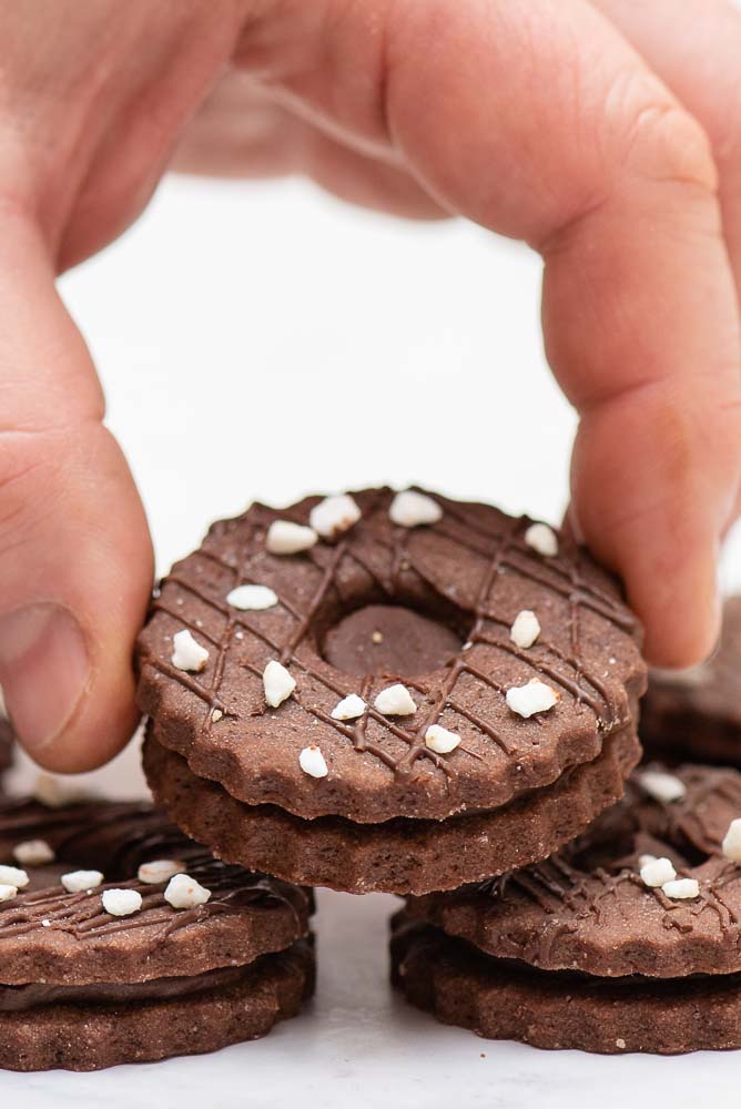Chocolate Linzer Biscuits – preparation step 5