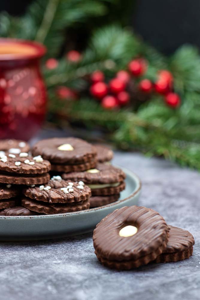 Chocolate Linzer Biscuits – preparation step 3