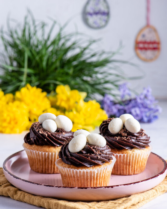 Super-Easy Vanilla Cupcakes